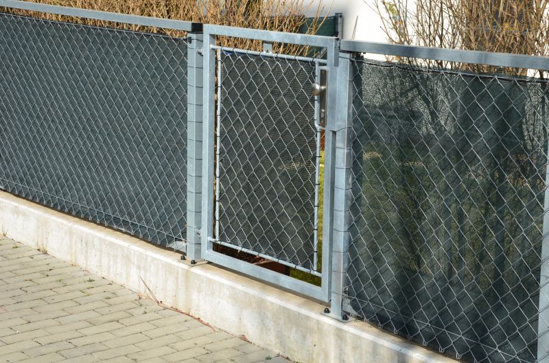 Diamond Mesh Fence Service detail