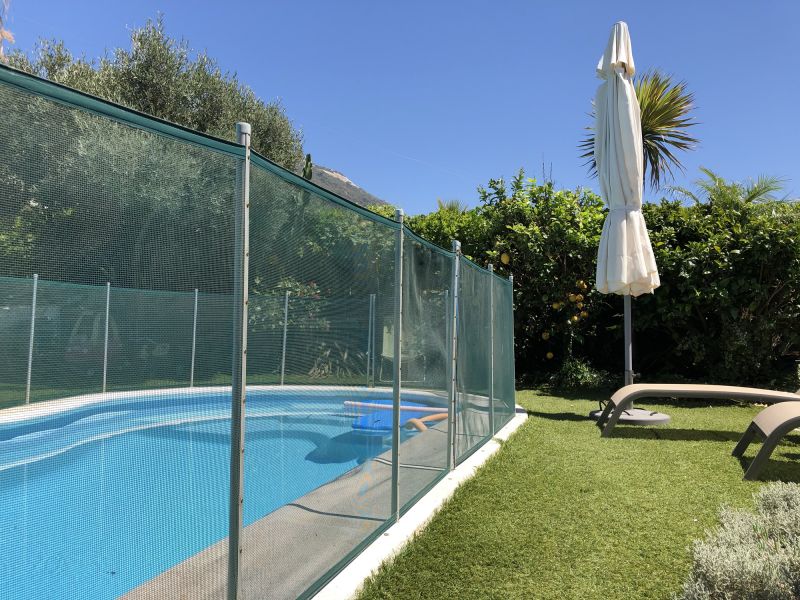 Pool Safety Fence Installation detail